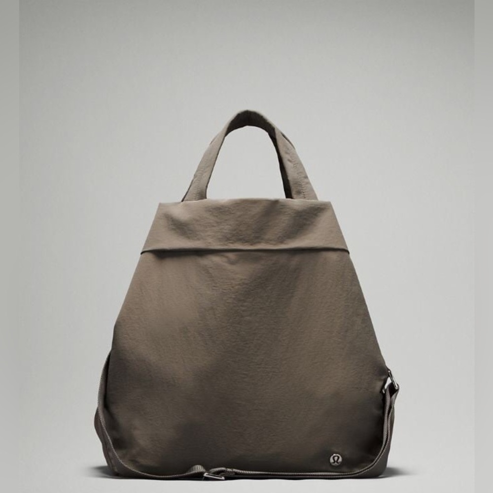 Lululemon On My Level Bag 2.0 19L	
Color Grey Sage	
Size: 19L